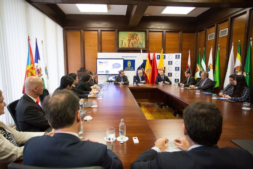 6 empresas chinas estudian implantar un centro de distribuci&oacute;n con &Aacute;frica en la Isla