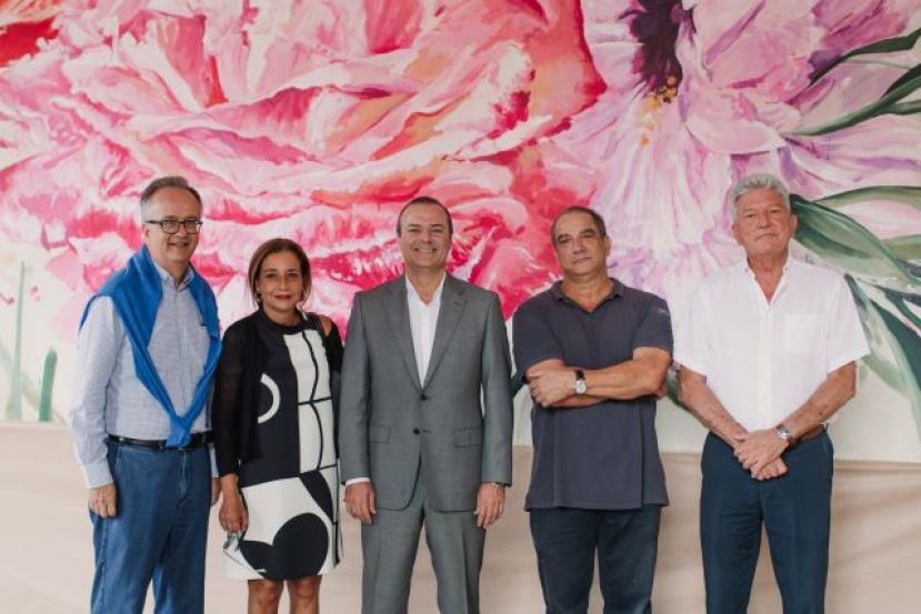 El renovado Hotel Santa Catalina inauguró el nuevo mural de Fernando Álamo