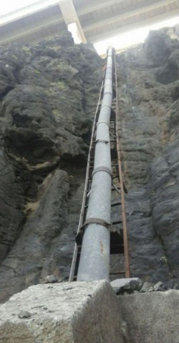 El Cabildo licita la sustituci&oacute;n de la conducci&oacute;n de agua del Puente de Silva, en un acantilado de 70 metros, por 500.000 euros