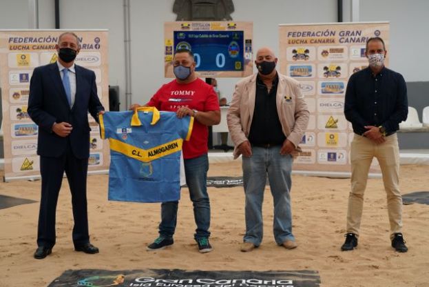 Los clubes de GC de lucha canaria reciben video-marcadores y nueva ropa de brega