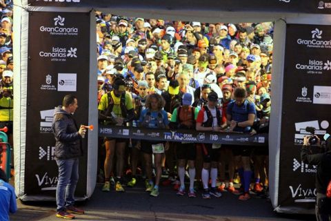 Más de 600 corredores toman la salida de la Transgrancanaria desde Fontanales