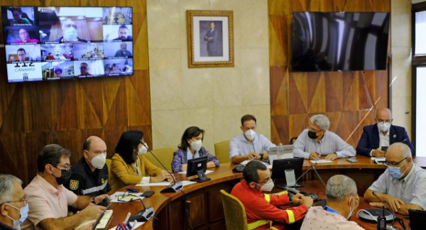 La ministra Robles destaca en La Palma el compromiso absoluto de las Fuerzas Armadas con la Isla