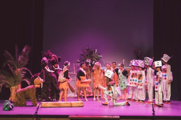 Gu&iacute;a: Premio al Mejor Espect&aacute;culo Teatral, y tambi&eacute;n al de Mejor Escenograf&iacute;a
