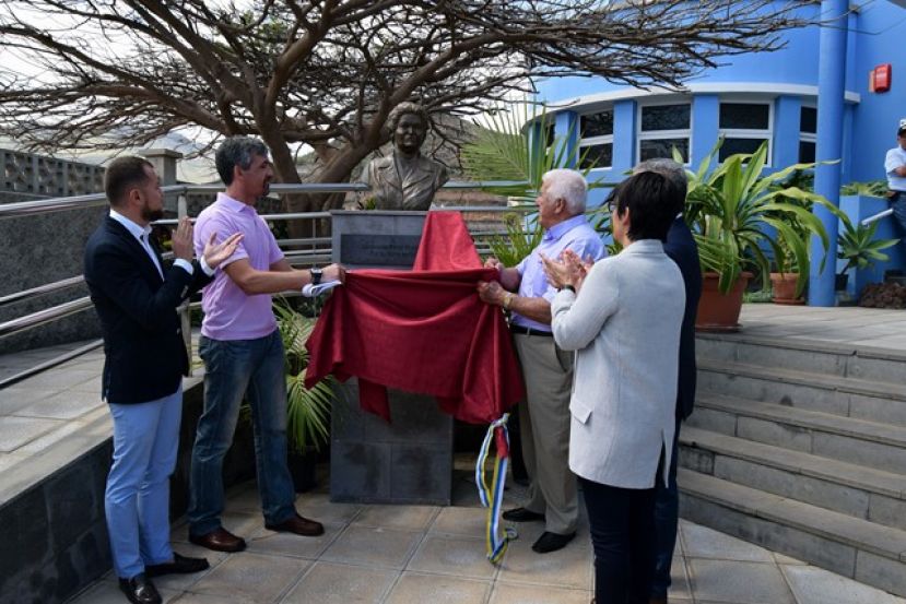 Gáldar: Sentido homenaje a Genoveva Pérez en la inauguración de su busto