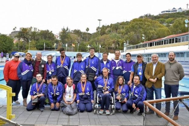 Visita al entrenamiento de los deportistas con discapacidad del Club Natación Las Palmas