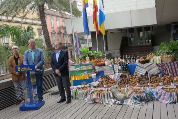 La Carreta del Cabildo lleva mas de 700 kilos a la Romer&iacute;a-Ofrenda a la Virgen del Pino