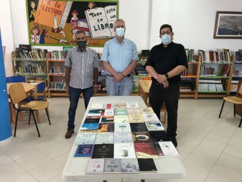 Donaci&oacute;n de libros para la Biblioteca Municipal de G&aacute;ldar