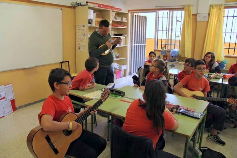 El Ayuntamiento de Moya promueve el baile tradicional canario en las escuelas
