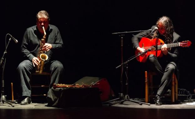 La guitarra flamenca, junto a un saxo y un timple, se unen en el Tributo a Paco de Luc&iacute;a