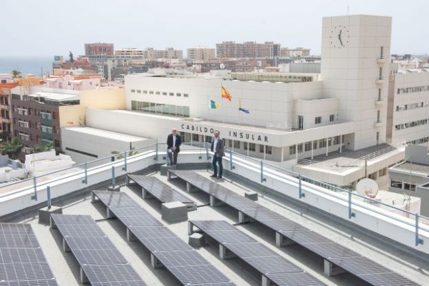 Las nuevas placas solares de la Casa Palacio y el Edificio de Cristal ahorrarán la emisión de 99 toneladas de CO2 cada año a la atmósfera