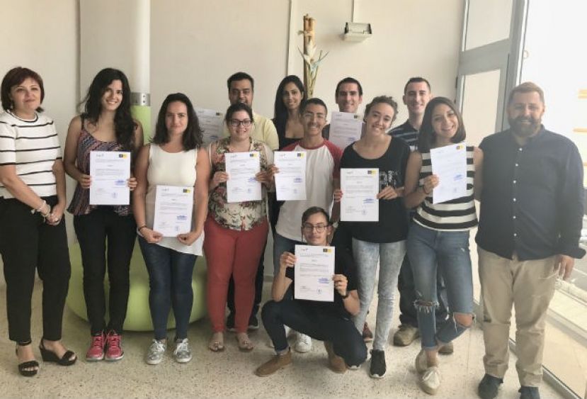 Una veintena de jóvenes finalizan el curso de psicología de ventas