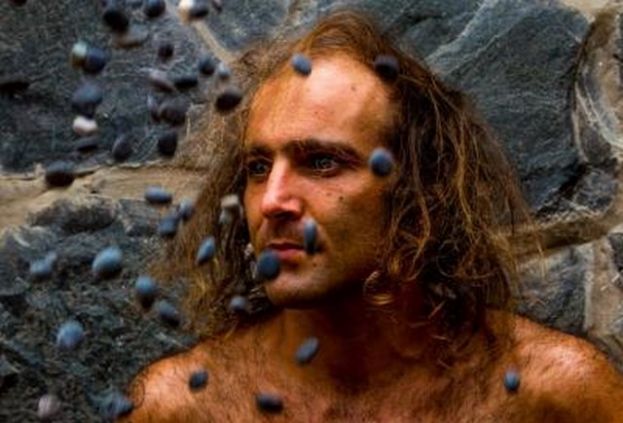 El artista de Circo Pablo Rada Moniz activa la performance 'Another way'en el CAAM