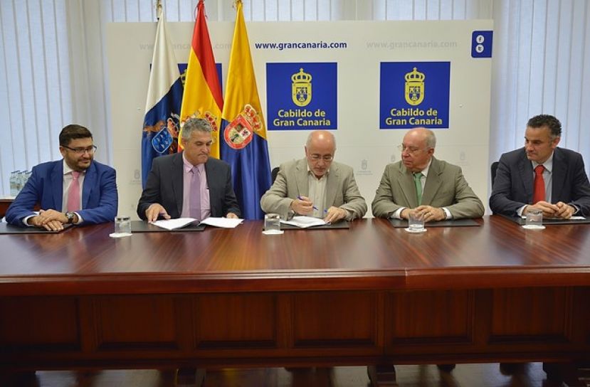 Firma de los contratos programas con las operadoras de transporte de Gran Canaria