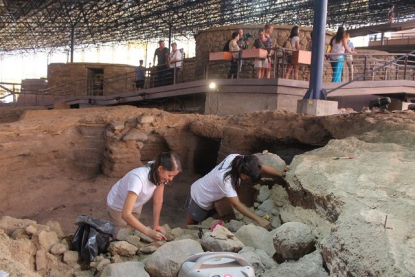 Visitas guiadas a ‘Cueva Pintada: historias en la tierra, tierra con historia’