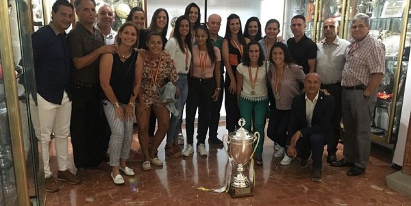 FIFLP: Recepci&oacute;n a las subcampeonas de Espa&ntilde;a de f&uacute;tbol playa femenino