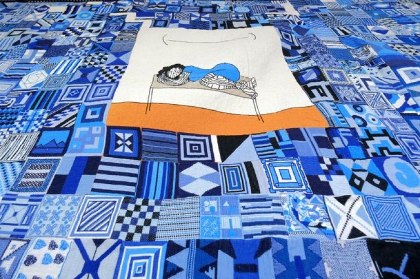 Las Lágrimas Negras de 2.245 mujeres unidas en un tapiz