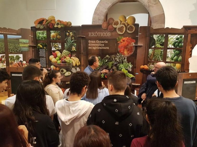 Guía: Exposición-Degustación ‘Paseo de los Sabores’ con mas de 300 personas