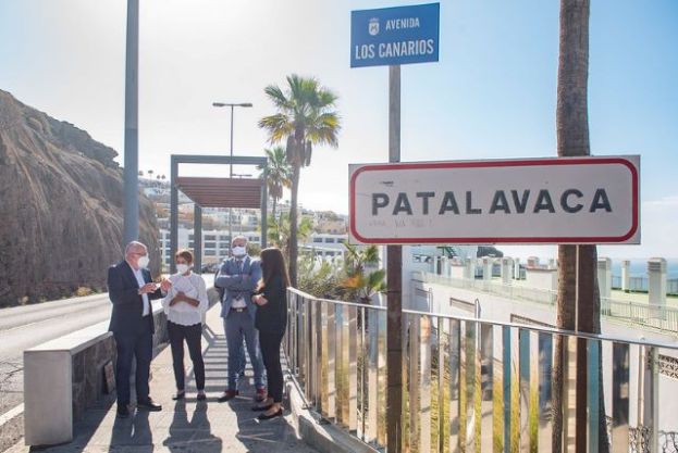El Cabildo invierte 1,5 millones en la renovación de espacios turísticos de Mogán y se compromete a incrementar la partida