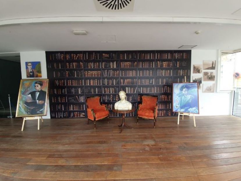 EL ESCAPARATE DEL CABILDO ACOGE UNA EXPOSICIÓN QUE HACE UN REPASO DE LA BIOGRAFÍA DE TOMÁS MORALES, INCLUIDA SU FACETA COMO POLÍTICO