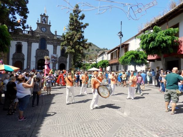 Teror: La bandera ya ondea en la Basílica del Pino anunciando las fiestas patronales