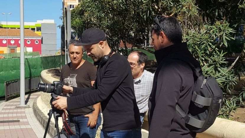 Gustavo Gil concluye el rodaje de un documental con vecinos de Schamann que retrata el popular barrio