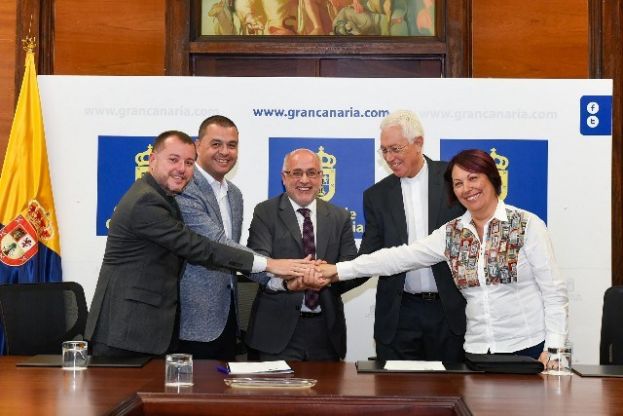 Firmado el preacuerdo de cesi&oacute;n del Colegio de los Salesianos de Gu&iacute;a al Cabildo para reconvertirlo en centro sociosanitario