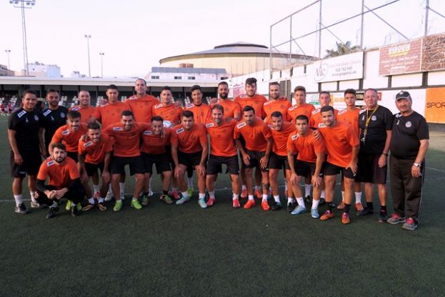La primera plantilla del Vecinklubf se pone en marcha
