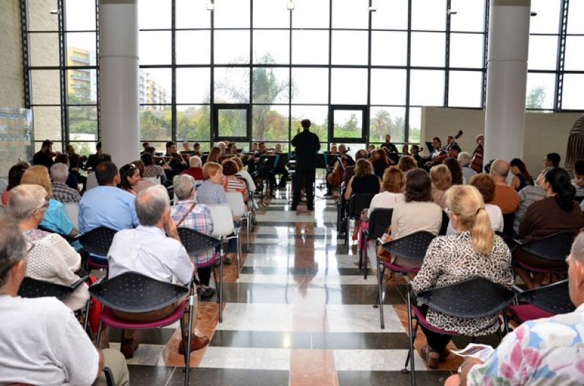 Los pacientes del Hospital Dr. Negrín disfrutaron de un concierto de la OFGC