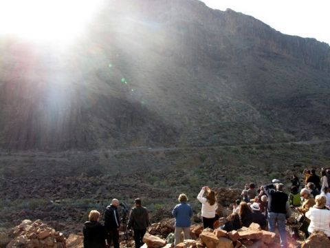 Contempla desde la necrópolis de Arteara el equinoccio de primavera