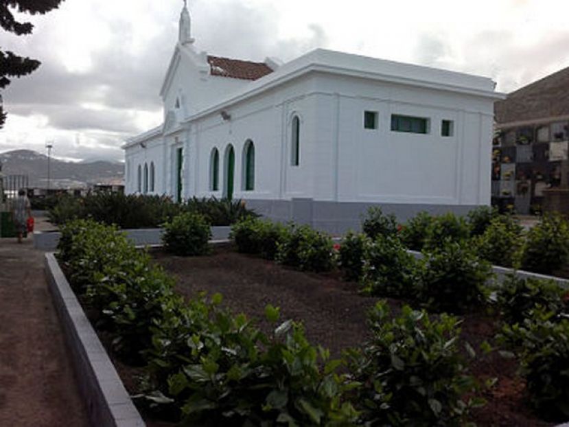 El Ayuntamiento de Gu&iacute;a ampl&iacute;a el horario de apertura de los cementerios