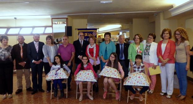 El Club de Leones de Gáldar premia a los concursantes participantes en el Cartel del Día Mundial de la Paz