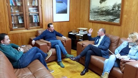 Moya: José Miguel Álamo mantiene una reunión de trabajo con Hipólito Suárez