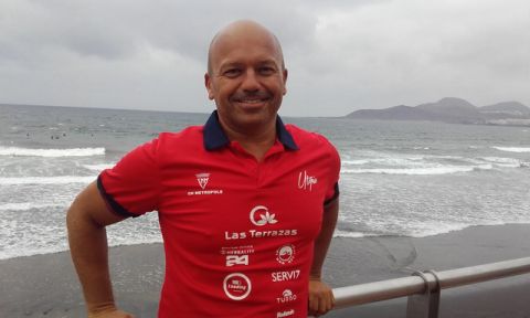 Andy Ortega, un nadador del Metropole, se prepara para cruzar el Canal de la Mancha