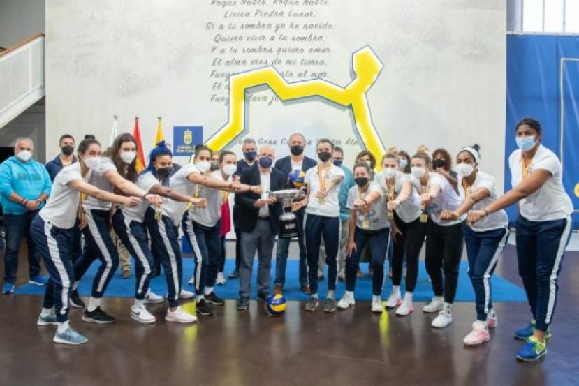 Recibimiento al CV CCO 7 Palmas tras conquistar el t&iacute;tulo de la Superliga femenina