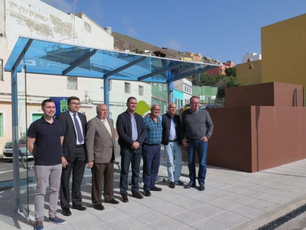 El Cabildo finaliza la instalaci&oacute;n de una marquesina en Becerril de Gu&iacute;a