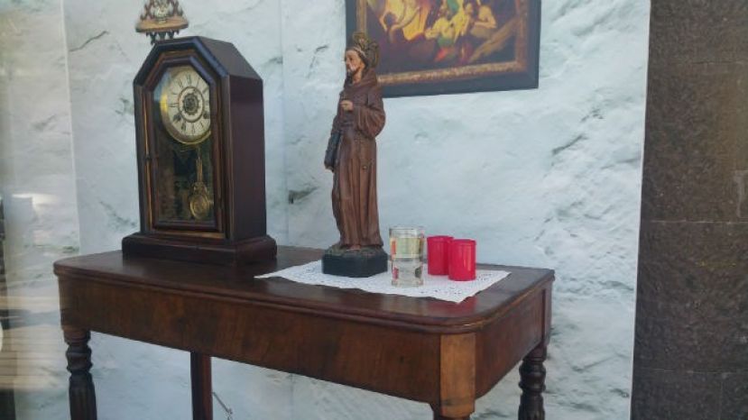 Antiguos objetos rurales que muestra el Cabildo en su vitrina