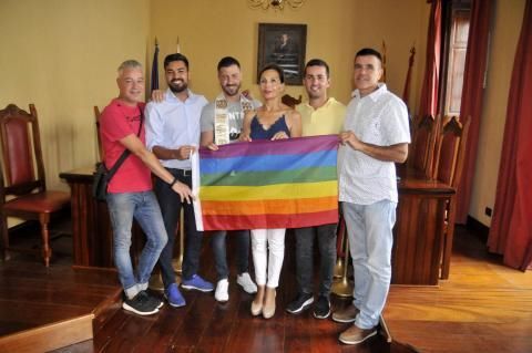 Agaete recibe a Juan Miguel Sosa, segundo clasificado en el Mr. Gay Pride España 2019