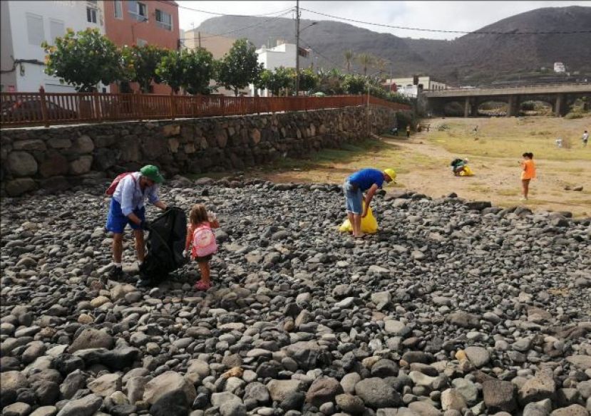 Exitosa limpieza de la costa de San Andrés (Arucas)