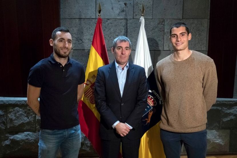Clavijo destaca el  ejemplo de los atletas en el campeonato de pista cubierta