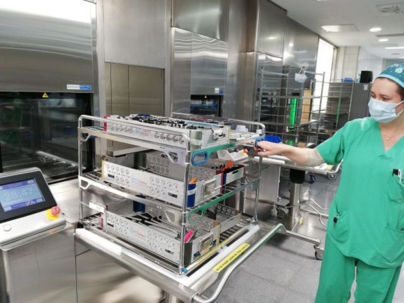 La Central de Esterilizaci&oacute;n del HUC incopora dos nuevos equipos de lavado