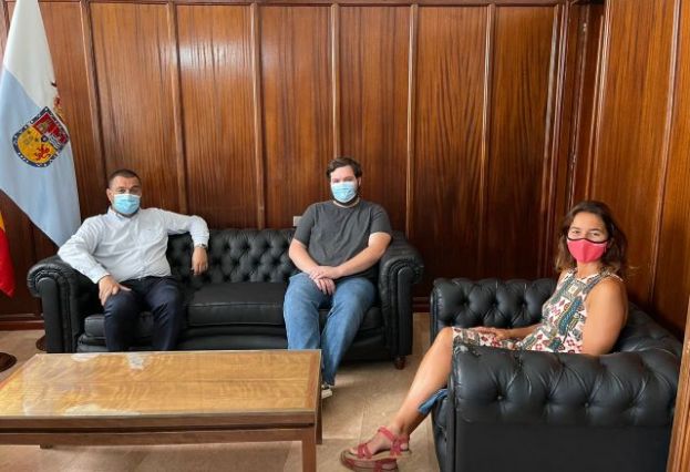 Gu&iacute;a: El alcalde felicita al alumno Daniel P&eacute;rez G&oacute;mez, del IES Santa Mar&iacute;a de Gu&iacute;a