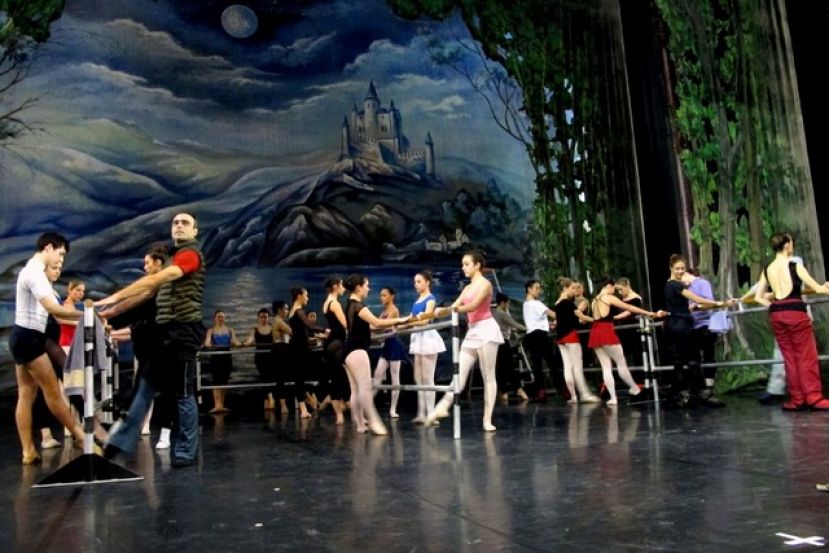 Clase magistral del director art&iacute;stico y core&oacute;grafo del Ballet de San Petersburgo