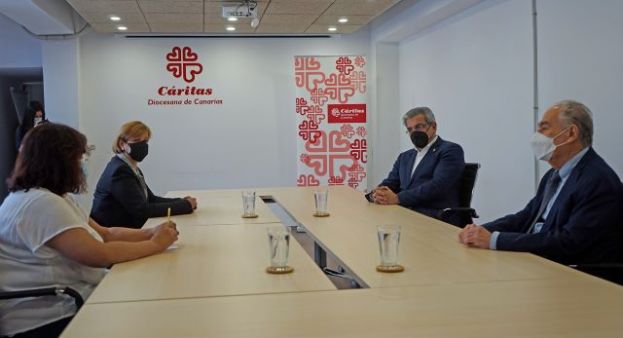 Rodríguez se compromete a incrementar la ayuda a Cáritas por el agravamiento de las necesidades humanitarias