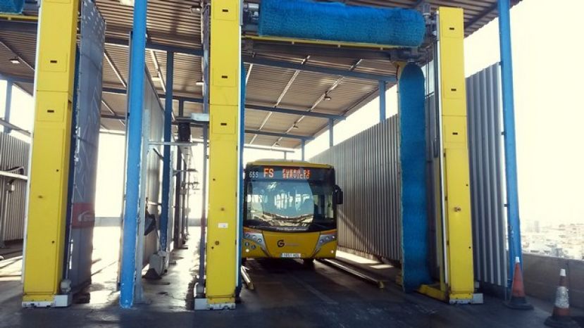 Guaguas Municipales recicla el 97% del agua del lavado de veh&iacute;culos