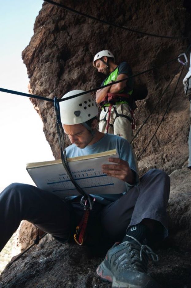 ENTREVISTA A JACOB MORALES. EL ARQUEOBOT&Aacute;NICO CANARIO EXPLICA EN ESTA ENTREVISTA LOS M&Eacute;TODOS Y T&Eacute;CNICAS EMPLEADAS POR LOS PRIMEROS POBLADORES DE GRAN CANARIA PARA OBTENER, ALMACENAR Y CONSUMIR LAS COSECHAS