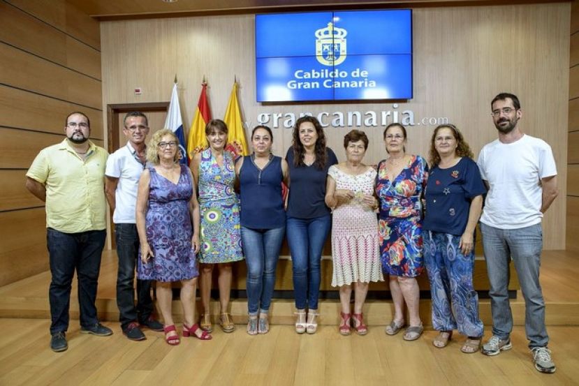 El Cabildo entrega su carn&eacute; de la Fedac a once nuevos artesanos