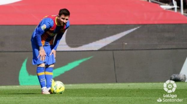 La plantilla del Bar&ccedil;a se niega a bajarse el sueldo para renovar a Messi