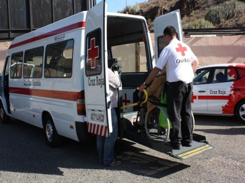 Cruz Roja pone un dispositivo de transporte adaptado en las Elecciones