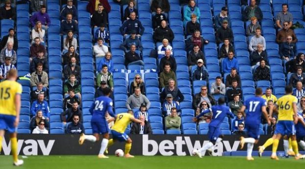 La Premier har&aacute; controles aleatorios de COVID a los aficionados