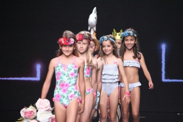 El tr&oacute;pico y la algarab&iacute;a invaden la pasarela infantil de la Semana de la Moda de Ba&ntilde;o de Gran Canaria